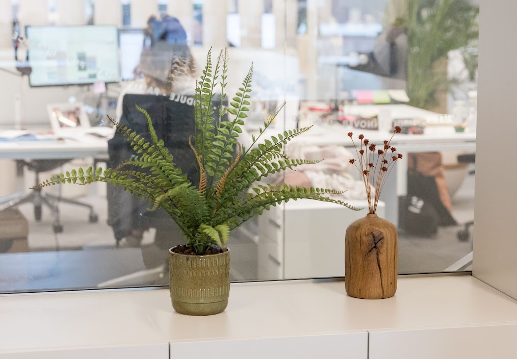Petite plante artificielle avec pot – Image 6