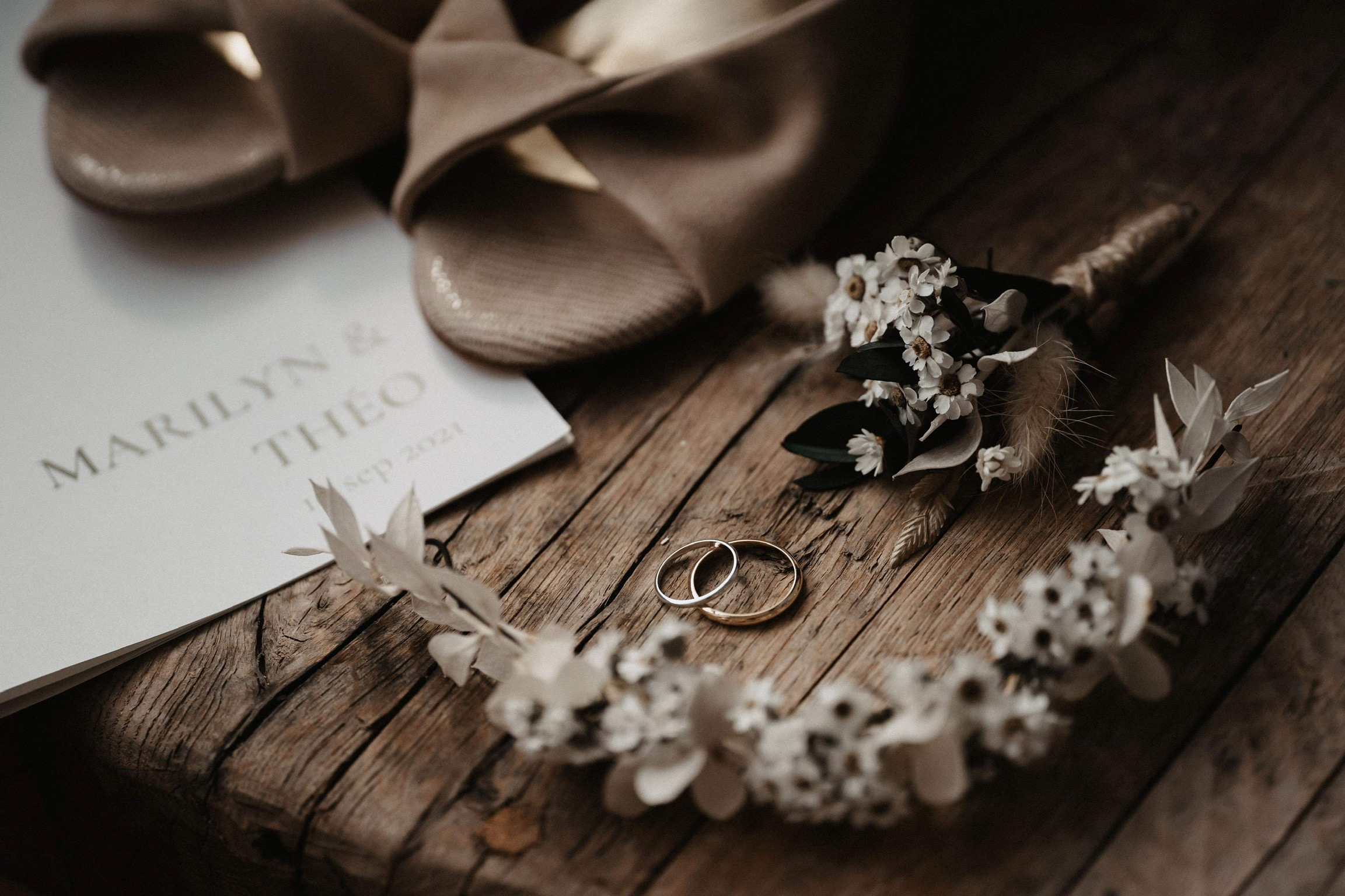 Accessoires de mariage en fleurs séchées réalisés sur mesure par Houbline